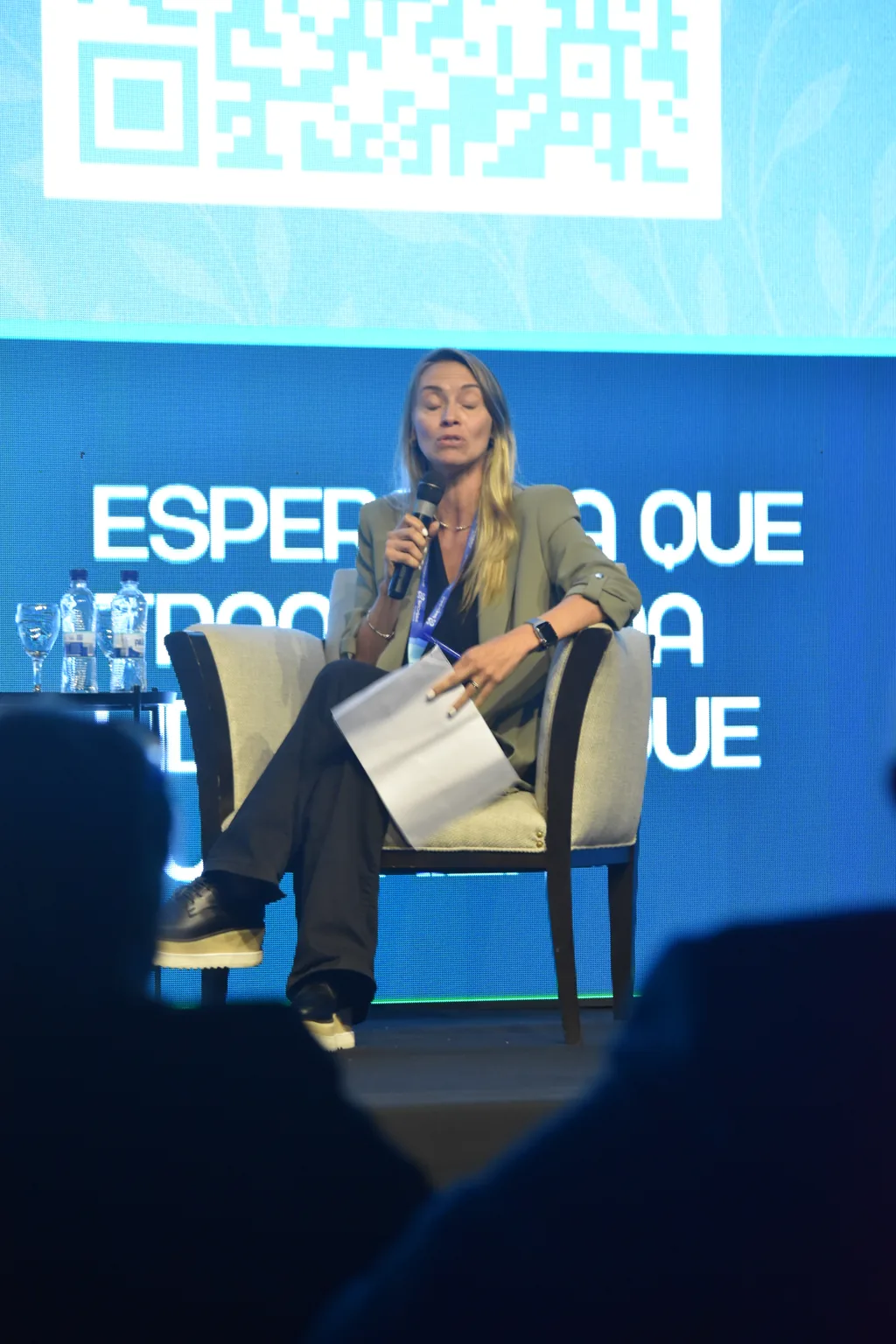 Oradora en panel durante el encuentro anterior de ACDE Tucumán